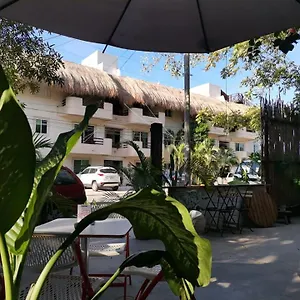 https://mandarinas-playa-suite.tulum-hotels.net